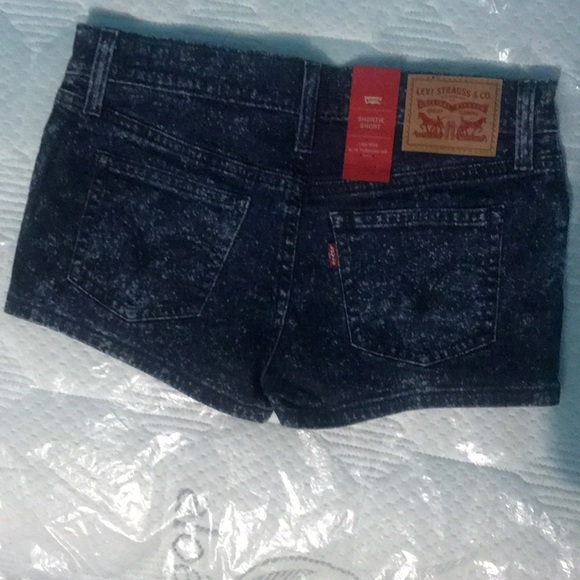 Womens Levi’s Shorts - Picture 2 of 4
